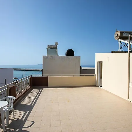 Rania Roof Terrace Sea View דירה